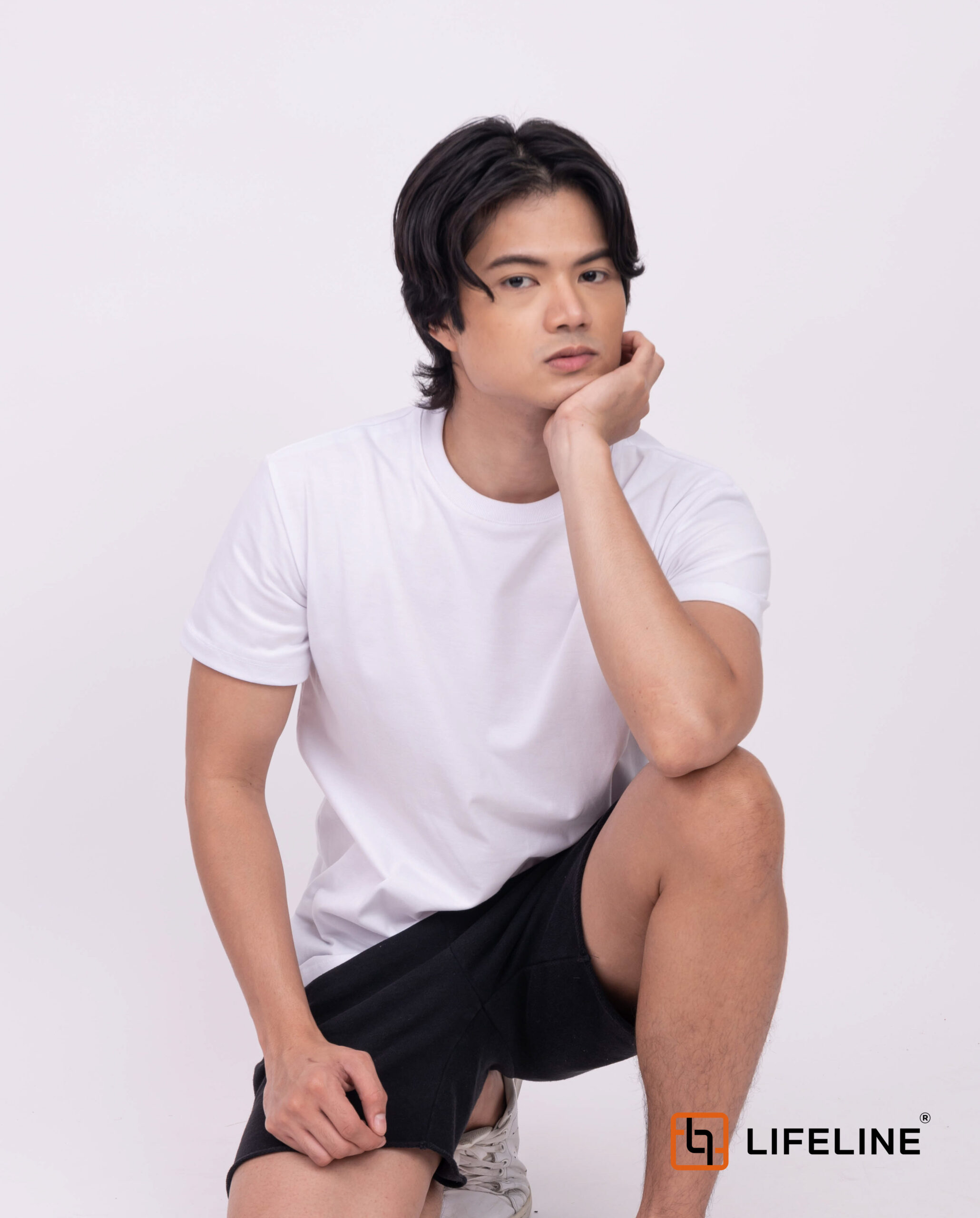 LLROUNDNECKT-WHITE-27-LOGO